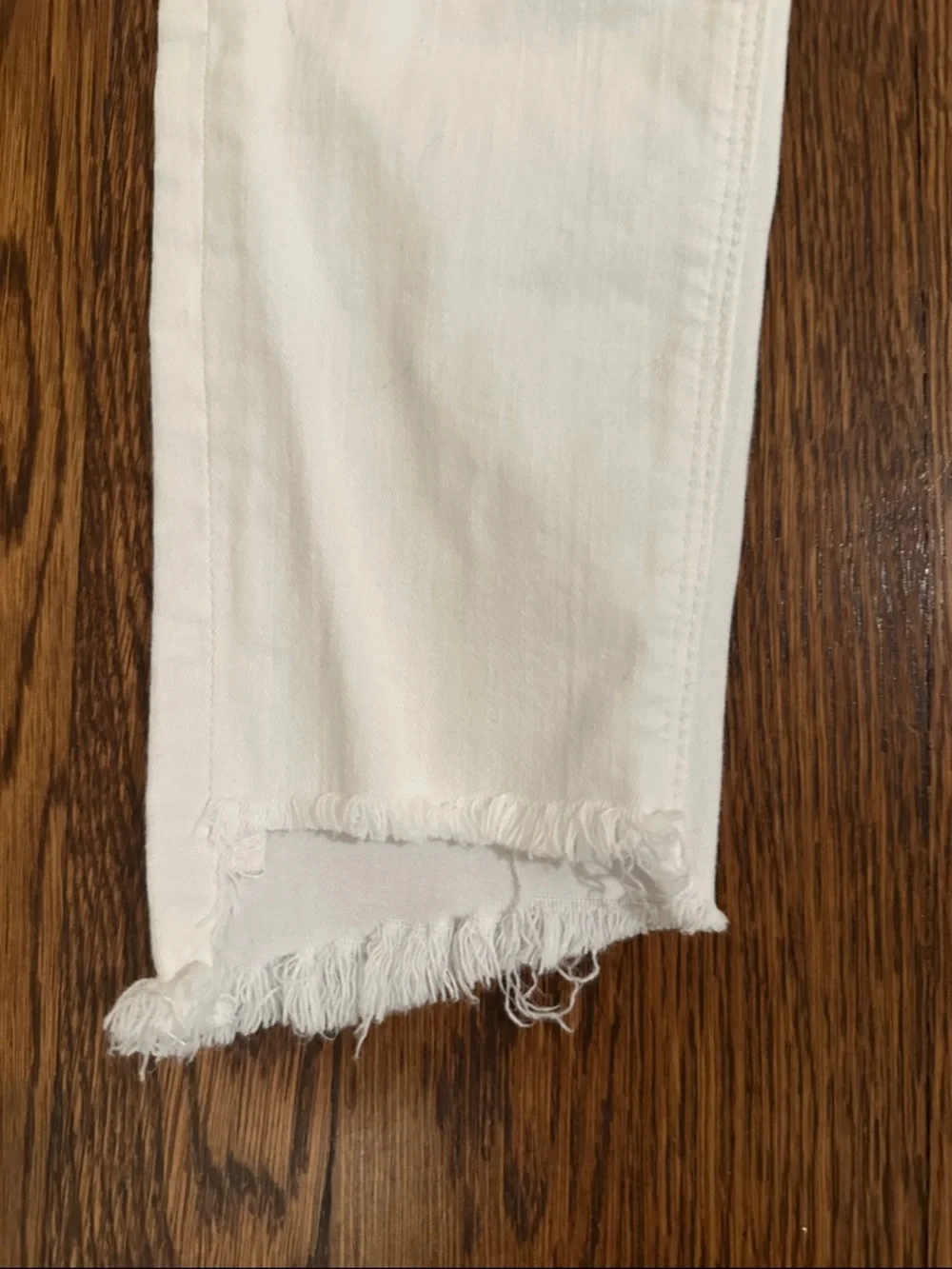 Hudson Jeans White Skinny Jeans with Frayed Ankles